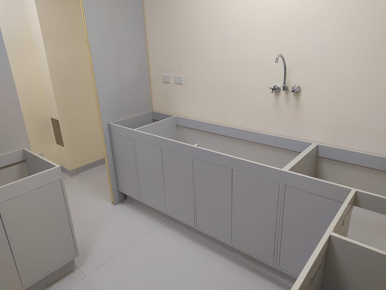 Bajo mesada sanitario con bacha