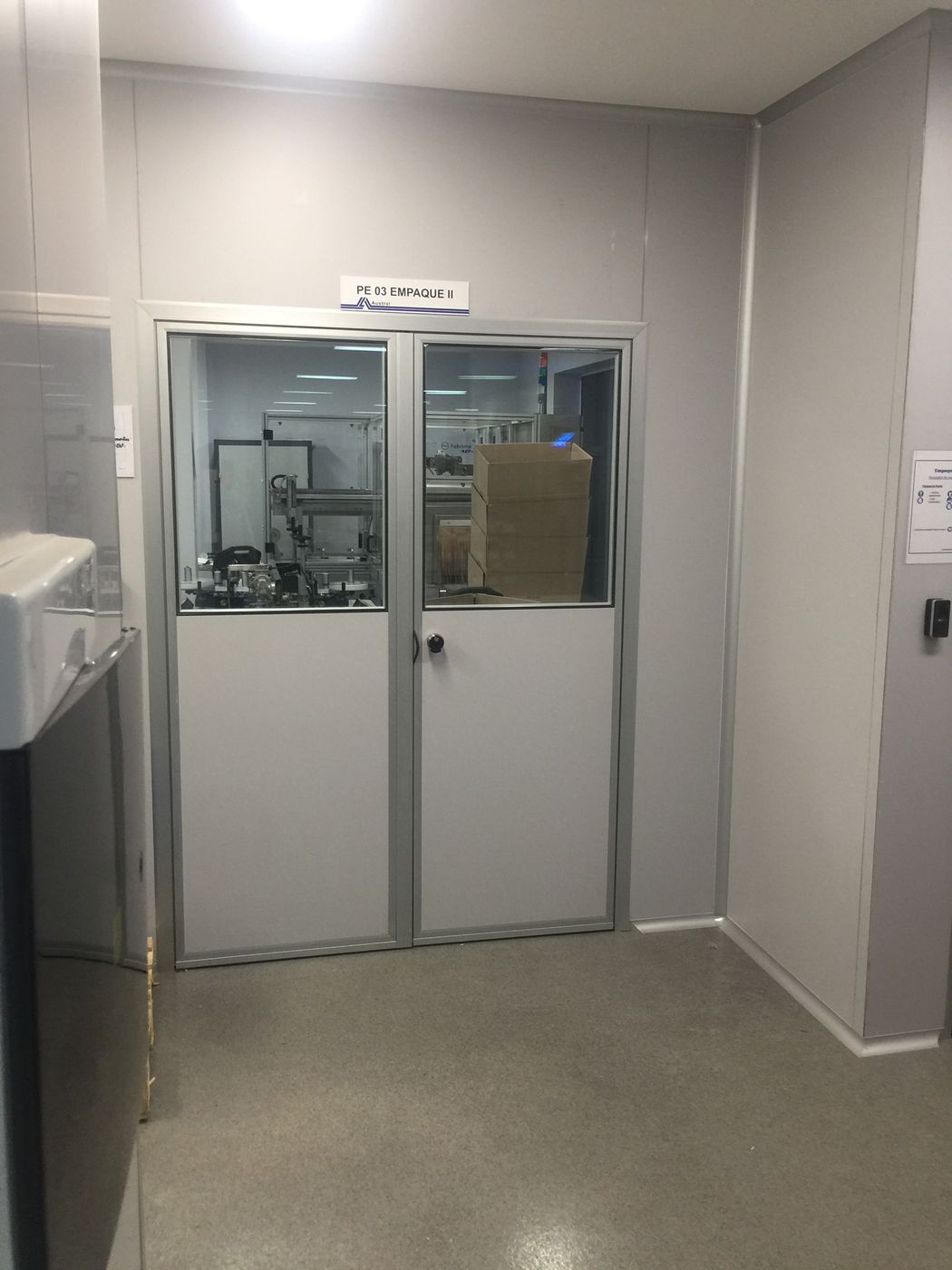 Puerta doble de doble contacto con visores