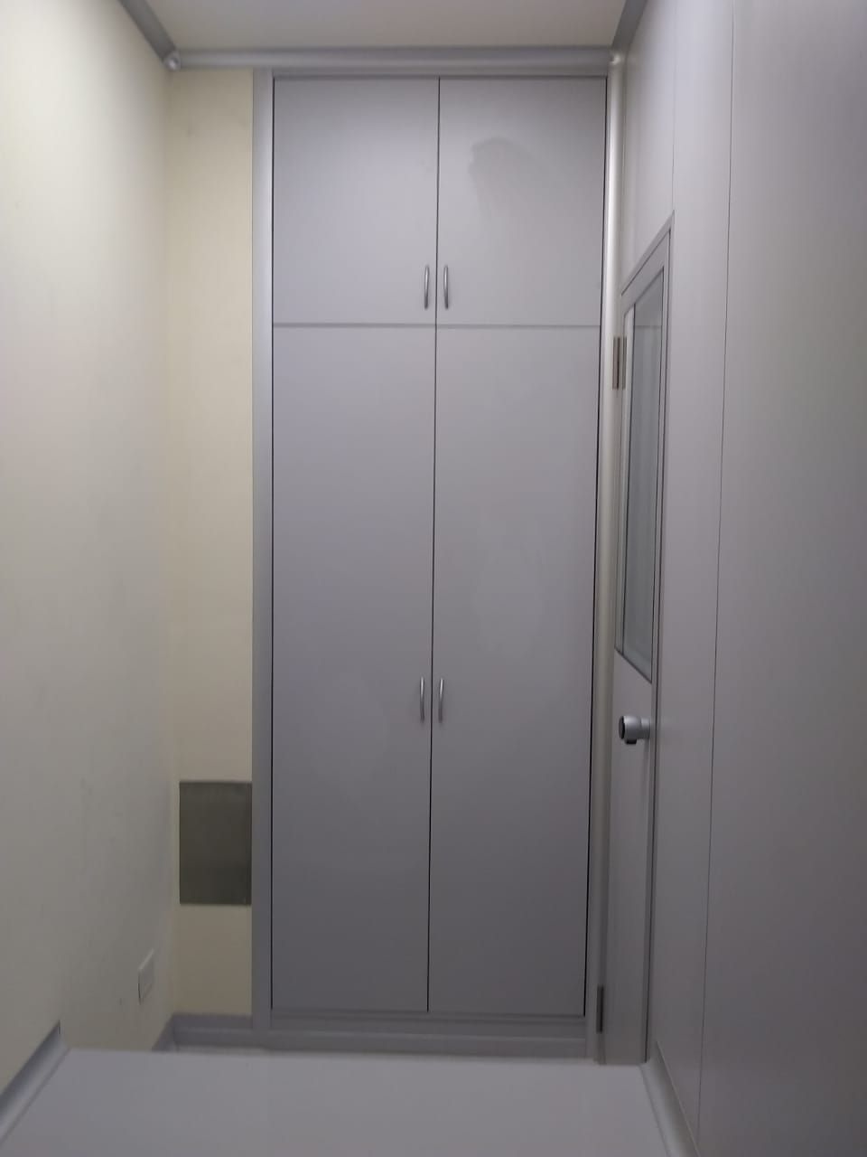 Ropero sanitario de puertas batientes